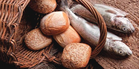 Що насправді символізує чудо розмноження хлібів?