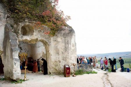 Скельний монастир на Поділлі, який по віку старший за Києво-Печерську Лавру