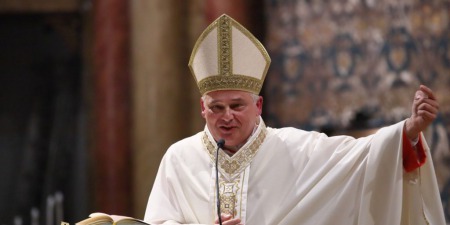Кардинал Конрад Краєвський: "Дорогі єпископи і священники, коли ви останній раз лежали хрестом перед дарохранительницею?"