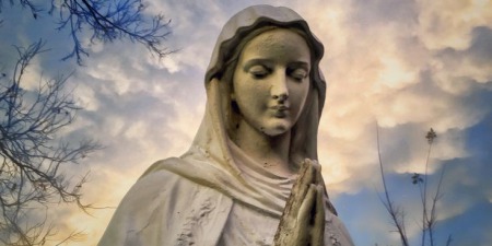 Чому Матір Божа об'являлася 152 рази у I половині XX століття?