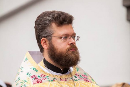 Отець Андрій Дудченко:"В обрядах Літургії священник зображує життя Христа"