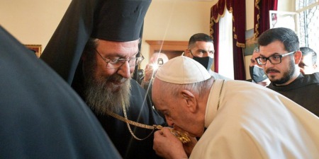 "Був натхненним та закликав до єдності!" - отець Василь Захарусь про візит Папи на Кіпр