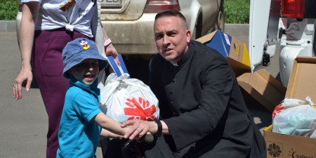 Окрім гуманітарної допомоги жителі Харкова та області найбільше потребують нашої присутності, - отець Войчех Стасєвіч
