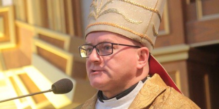 "Коли молимось Розарій - тримаємо Діву Марію за руку!" - єпископ Ян Собіло