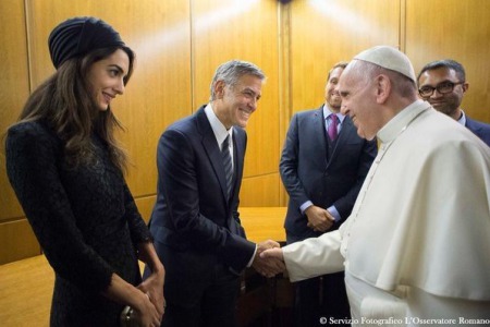 Хайек, Клуні і Гір нагороджені у присутності Папи