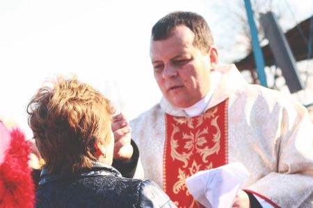 Отець Кшиштоф Бузіковський: "Хрест з Ісусом ти ніколи не несеш на самоті..."