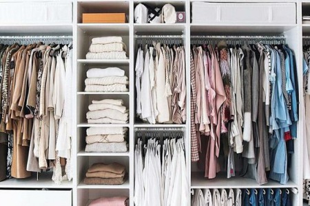 Як гарно облаштувати гардероб вдома?
