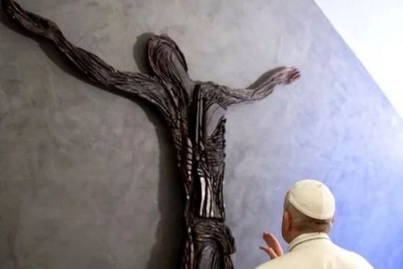 "Ідея подарувати скульптуру Розп'яття Ісуса Христа - належить нунцію Клаудіо Гуджеротті!" - Олександр Животков