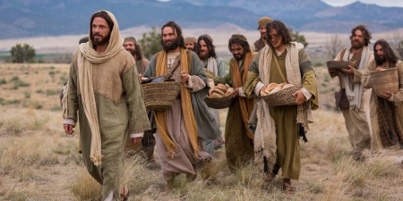 "Хто такі апостоли і чому Ісус їх покликав", - коментар Євангелія дня