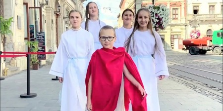 Львівський дитячий музичний колектив Lwowskie Iskierki прославляє Бога та став відомий у Польші
