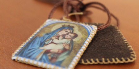 Яку обітницю дає Марія тим, хто буде носити скапулярій, - коментар Євангелія дня