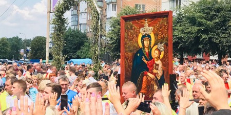 "Прошу, щоб на 16-17 липня в Бердичеві на Урочистості нас було якомога менше", - о.Віталій Козак заохочує пережити це свято за допомогою католицьких медіа