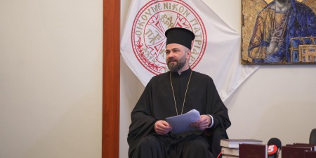 В Україні видали перше за кілька століть, Євангеліє-апракос українською.