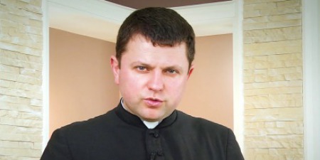 Люди масово впадають в ідолопоклонство, - отець Руслан Михалків