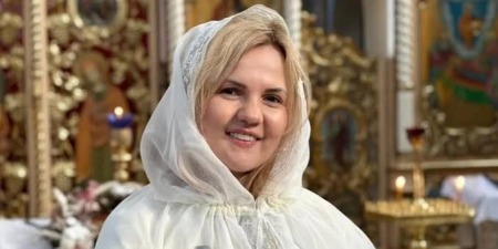 Хустка, штани й спортзал: що насправді дозволено, а що заборонено дружині священника?