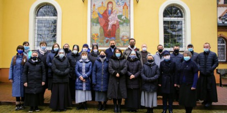 Скільки осіб було покликаних в 2020 році до богопосвяченого життя та священичого стану в Україні?