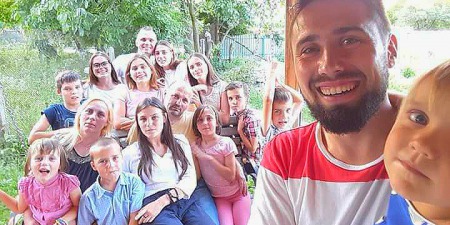 "Пропоную вам зробити дві операції: пологи та стерилізацію, - запропонував нам лікар", - Володимир Блажеєв