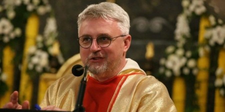 Людина на межі між Богом і безоднею: соціальні мережі в контексті ідеології