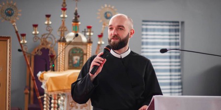 "Відбувається змагання за людськість!" - священник з Білорусі про масові протистояння