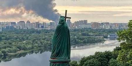 Бог ніколи не залишав Україну, - коментар Євангелія дня