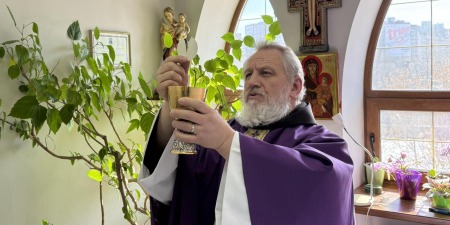 &laquo;Навіть якщо впав у пості &mdash; вставай&raquo;: о. Андрій Немченко про середину Великого посту, неділю Laetare та силу постання