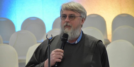 Між утопією і правдою: де губиться людина?