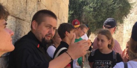 Через хрещення ми занурені в смерть та воскресіння Христа,-отець Гжегож Вавжиняк