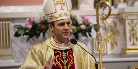 "Христос обрав саме цей час, щоб крізь закриті двері воскреслим увійти в наші оселі!" - Владика Олександр Язловецький