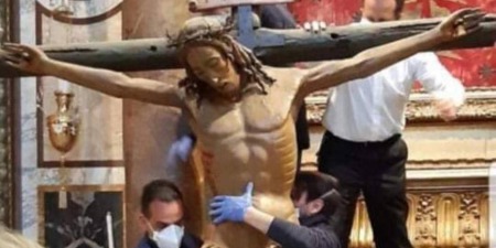 "Коли піднесете Сина Людського, тоді пізнаєте, що Я є", - коментар Євангелія дня