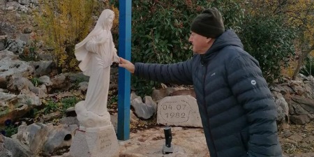 "Радіо Марія - це місія. Діва Марія через людей і техніку передає те, що потрібно для спасіння душ." - єпископ Ян Собіло