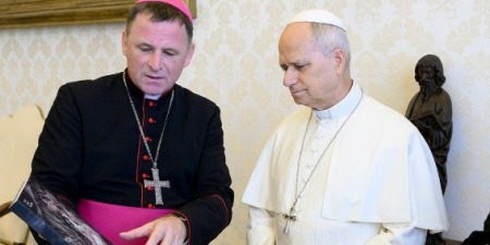"Ми як Церква однозначно засуджуємо корупцію. Це злочин, це співпраця з ворогом.", - єпископ Павло Гончарук