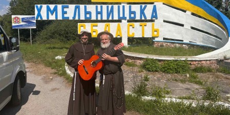 Із мозолями, труднощами й молитвою за мир: паломництво Шепетівка &ndash; Бердичів триває