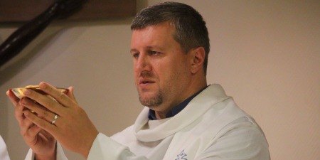 "Майже все закрито, людей майже нема!" - Отець Патрик Оліх про коронавірус та Книгу Вихід