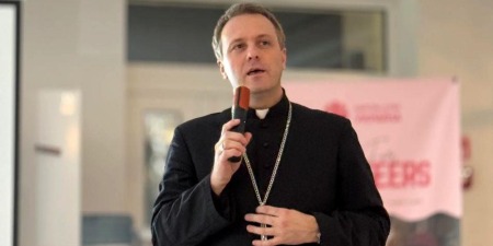 "Притулитися до Серця Ісуса і сказати: Ісусе, зупини цю війну", - єпископ Олександр Язловецький