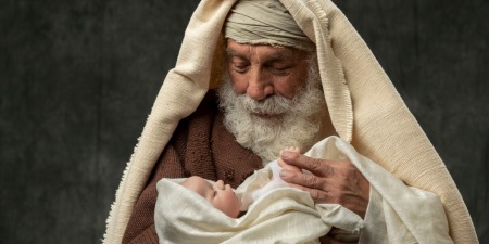 "Мої очі побачили Спасіння": коли страх смерті замовкає, - коментар Євангелія дня