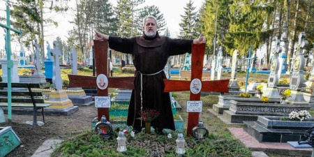 Молитва за душі у чистилищі: містичний зв’язок живих і померлих. Що про це каже досвід Католицької Церкви?